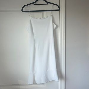 Scalloped pretty white dress size large